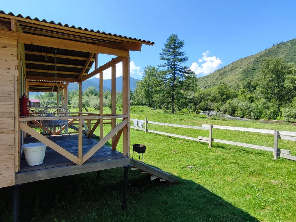 Дом на берегу реки