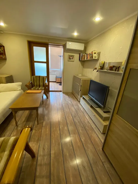 Двухкомнатная квартира с большой лоджией в центре курорта Небуг