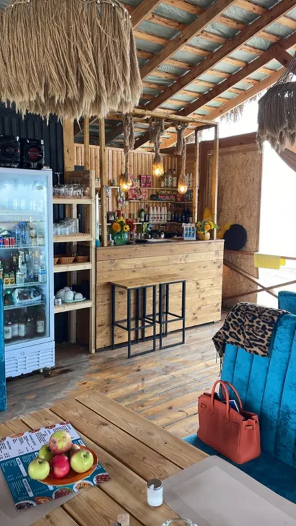 Атмосферные дома a-frame на берегу моря