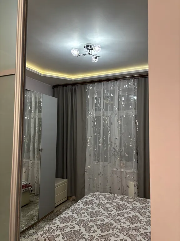 Уютная, чистая квартира в удобном районе, имеется водонагреватель.