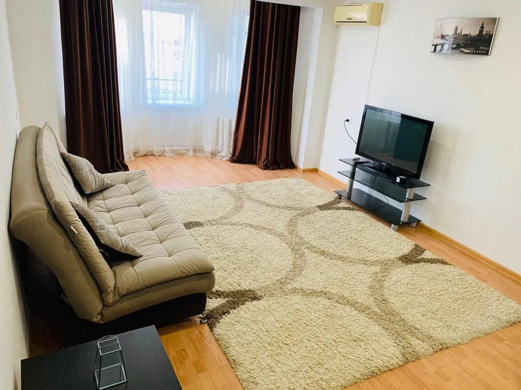 Квартира в самом центре нового города с видом на главную улицу