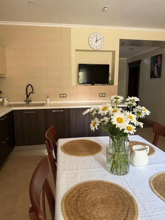 Дом с садом в центре рядом с набережной