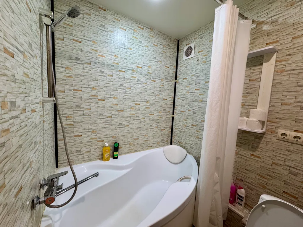 1-км. квартира на 5 спальных мест, рядом река Волга