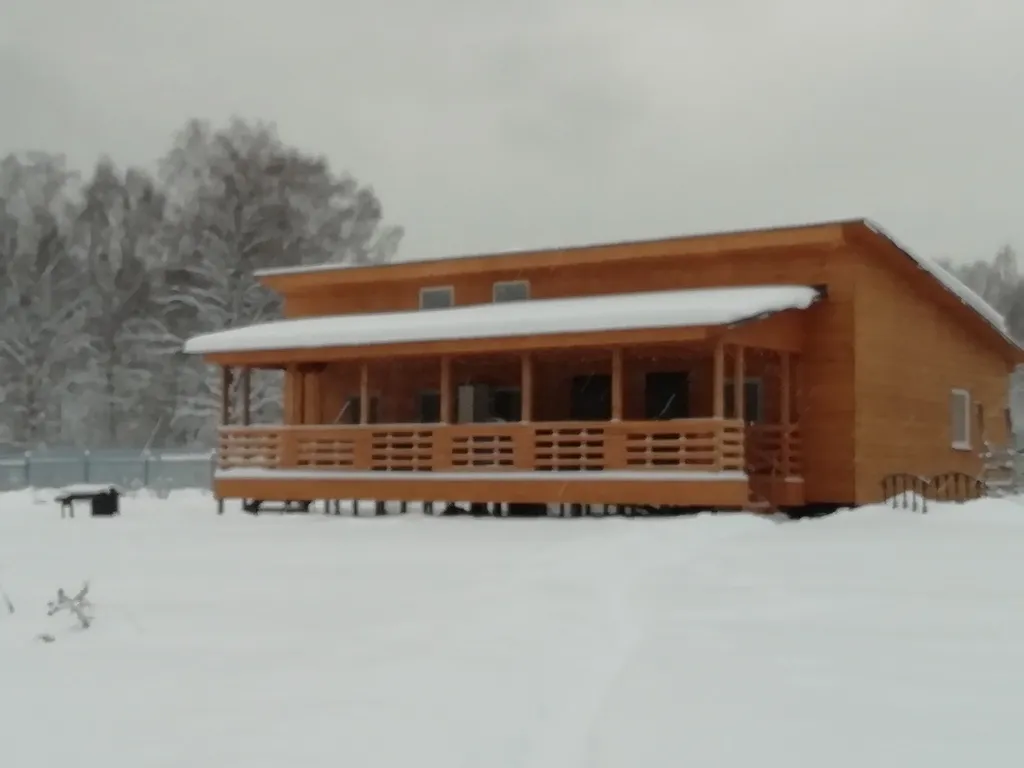 Коттедж Большой дом с террасой, баней на дровах и чаном в лесу на берегу реки — Старово