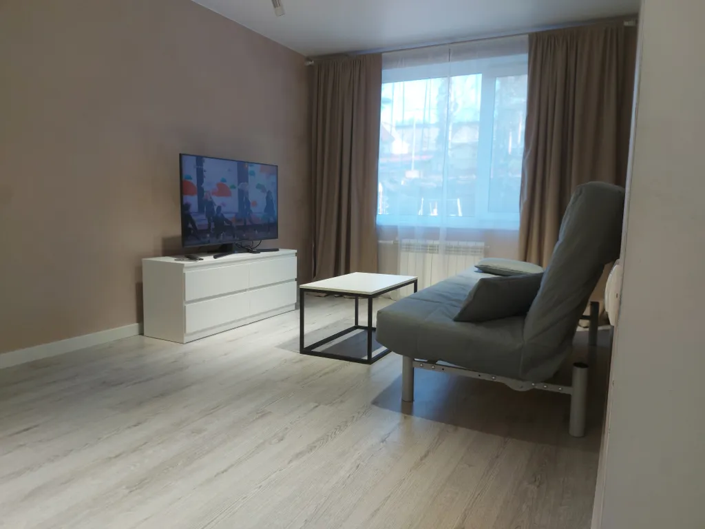 Современная квартира на берегу озера