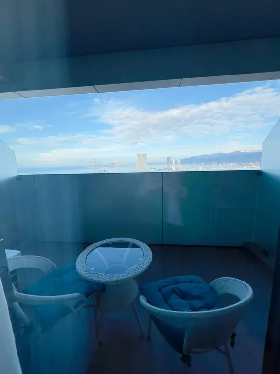 Alliance Palace, вид на старый город, море и горы