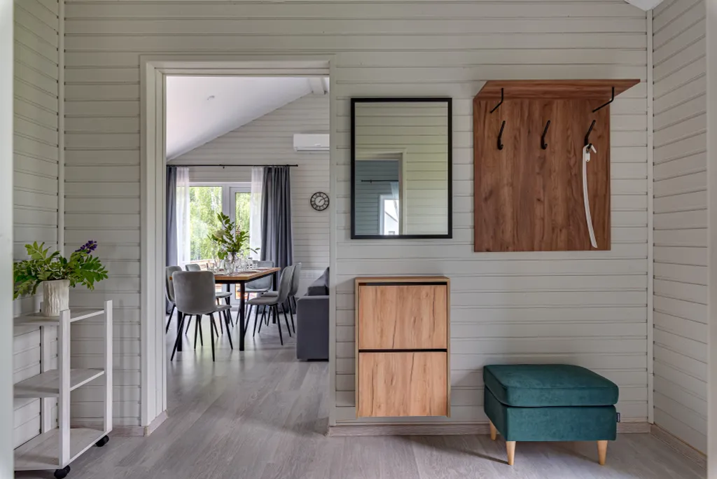 Алтайский - дом с костровой чашей и колонкой Алиса