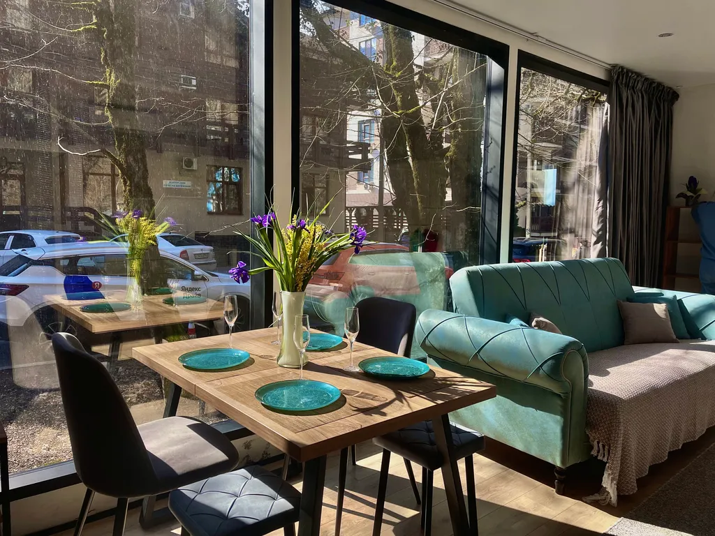 Новый дом с панорамными окнами у леса, в 5 минутах до канатных дорог