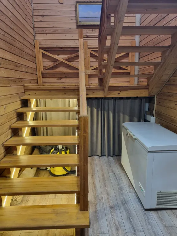 Уютный дом на берегу реки