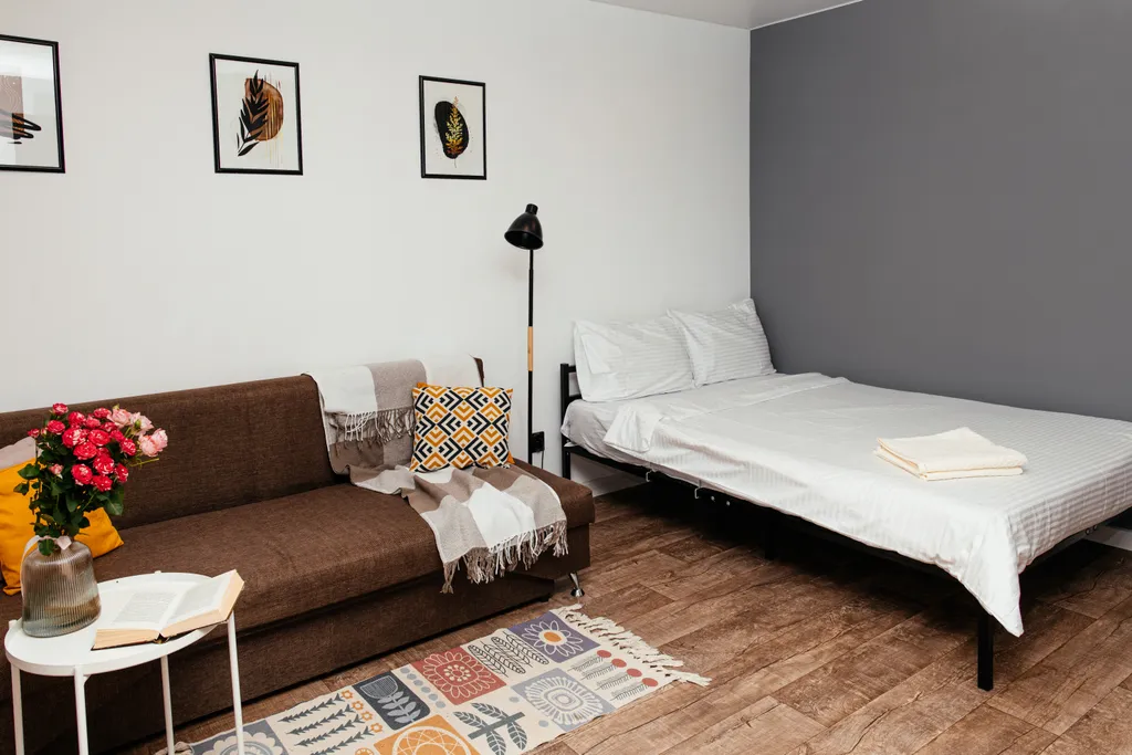 У железнодорожного вокзала