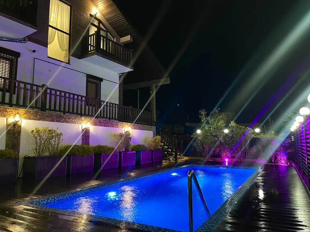 Шале Tech с подогреваемым бассейном и 4 спальнями