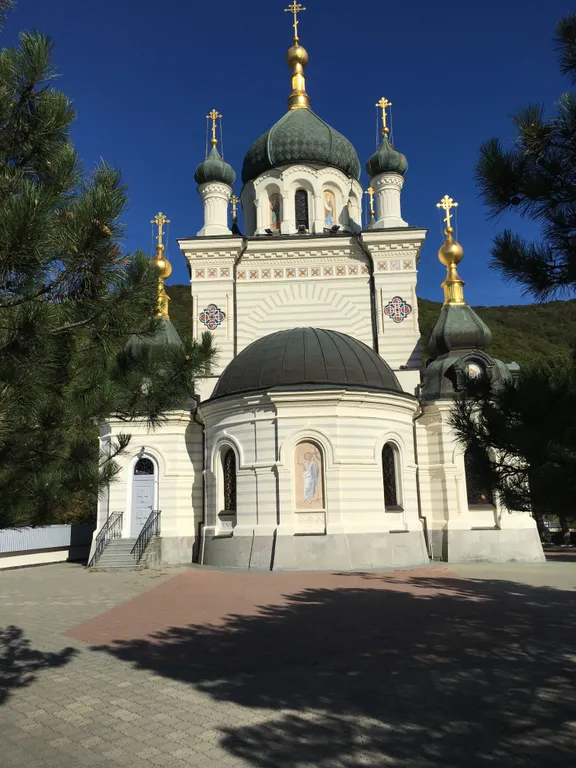 Двухкомнатная, новая, видовая квартира с витражными окнами на парк, море, горы