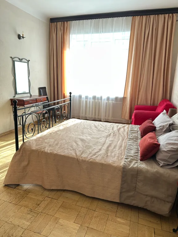 Квартира Двухкомнатная квартира с двумя балконами вшаговой доступности от метро — Москва