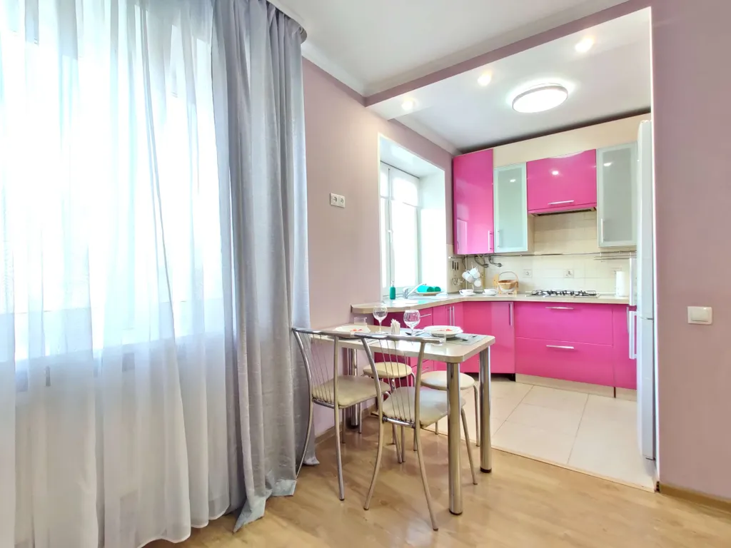 2-комнатная в центре с видом на сквер