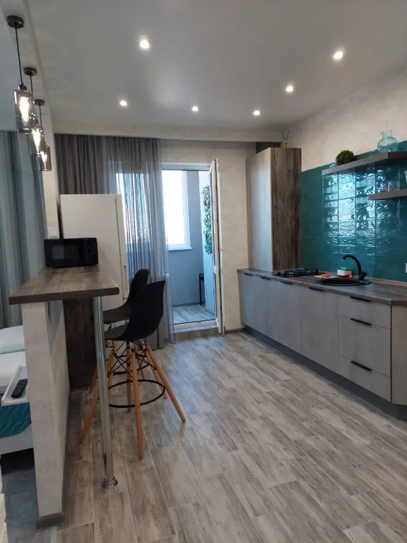 Студия с камином и креслом - коконом для двоих