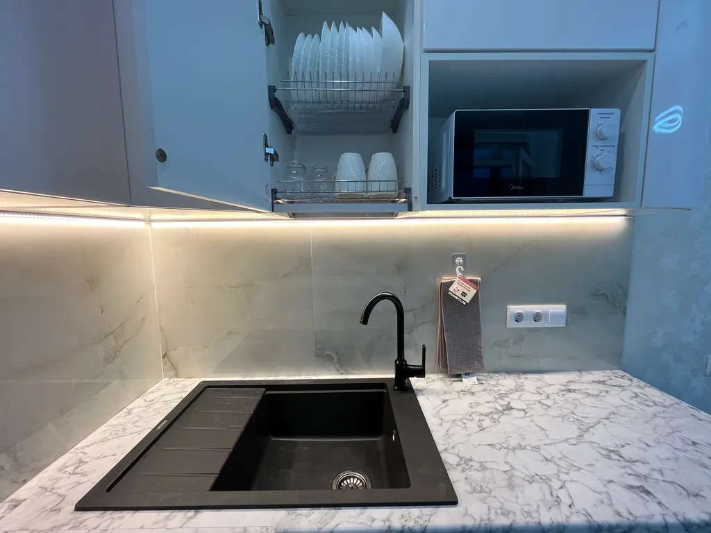 Квартира с панорамным видом на город и озеро на 20-ом этаже