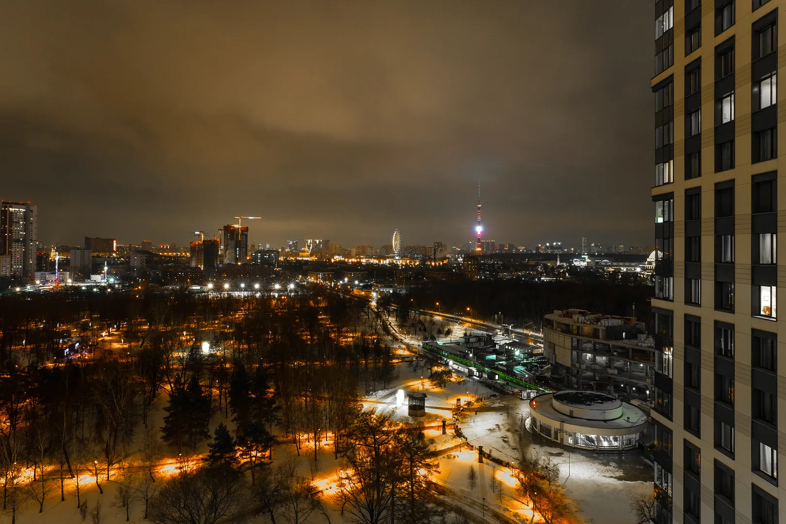 Метро Ботанический Сад и МЦК в шаговой доступности. 