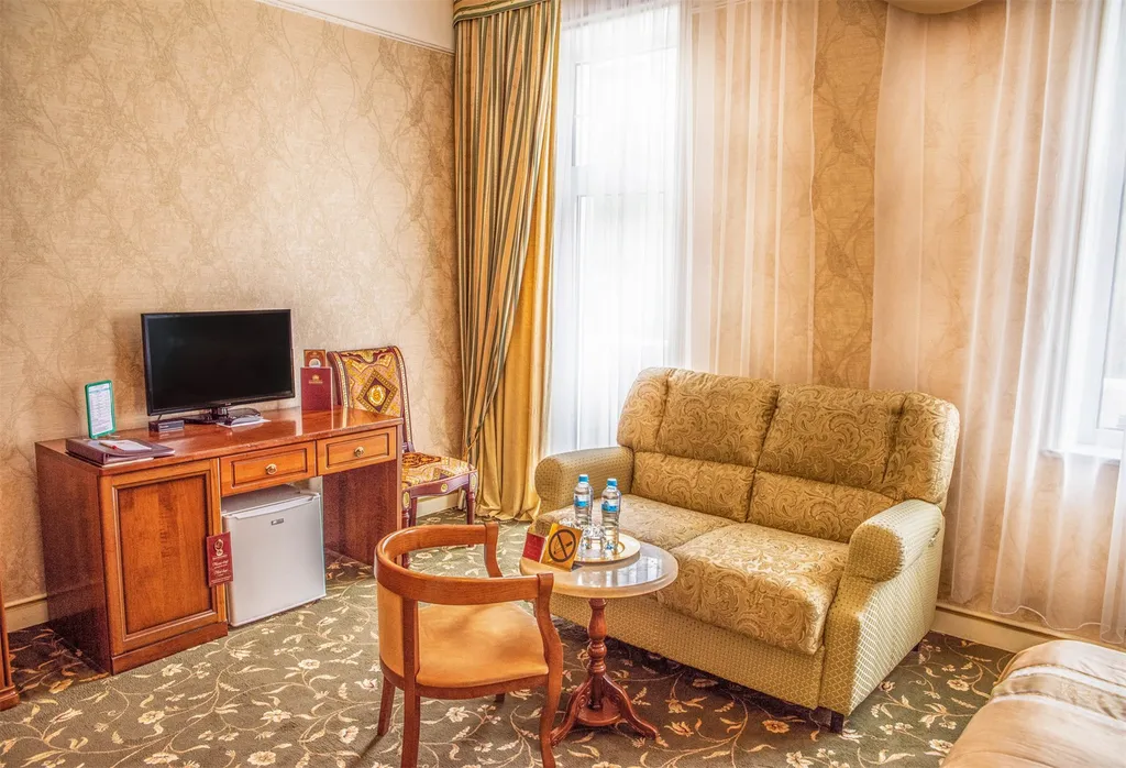 Джуниор Сюит с видом на холм