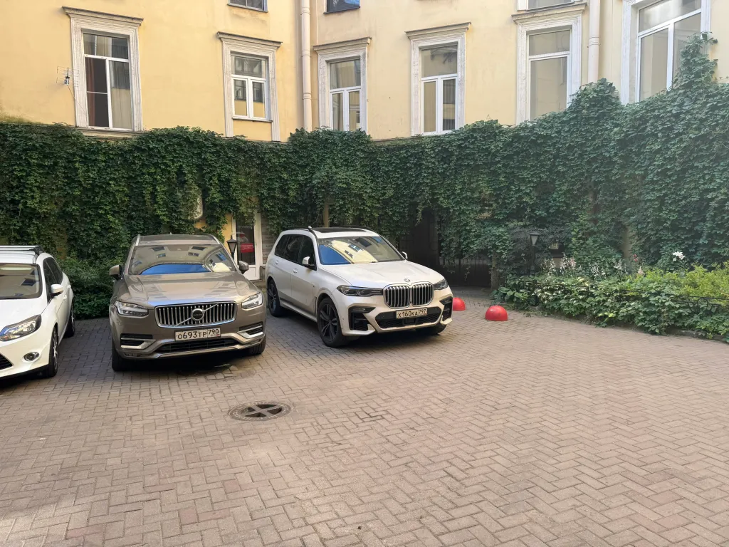 У Зимнего дворца