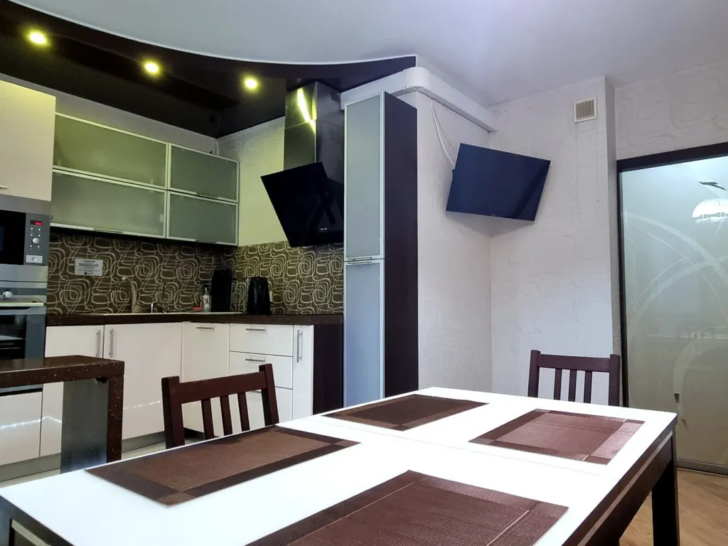 Современная 4-комн. в 10 мин пешком до МВДЦ Сибирь