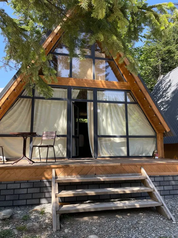 А-фрейм 1 с видом на горы и лес