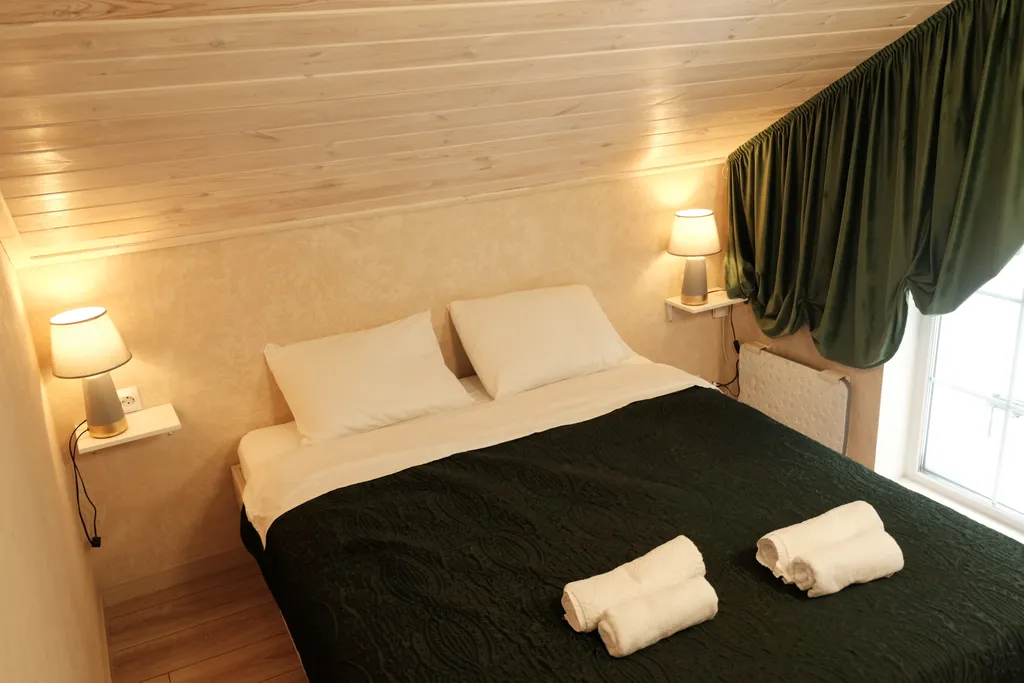 Большой уютный дом с видом на лес