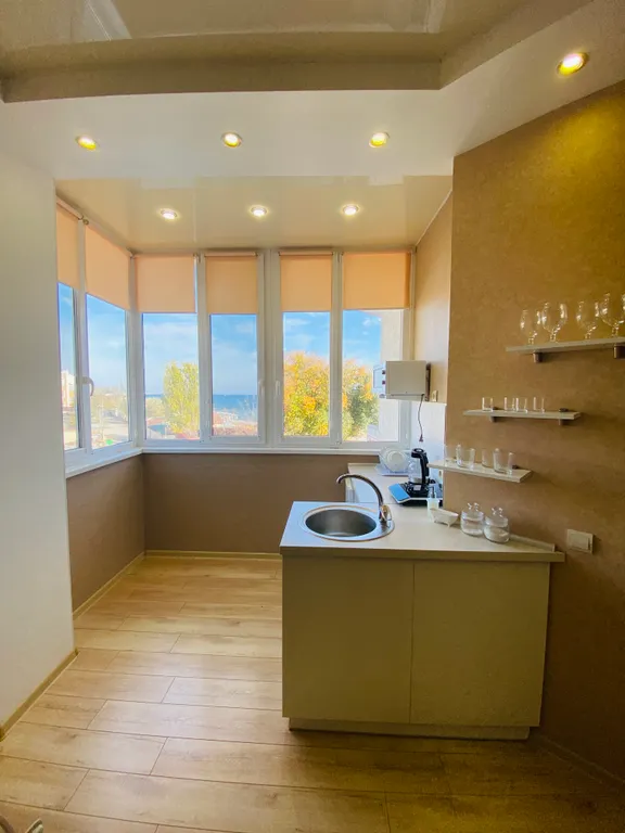 Студия с видом на море