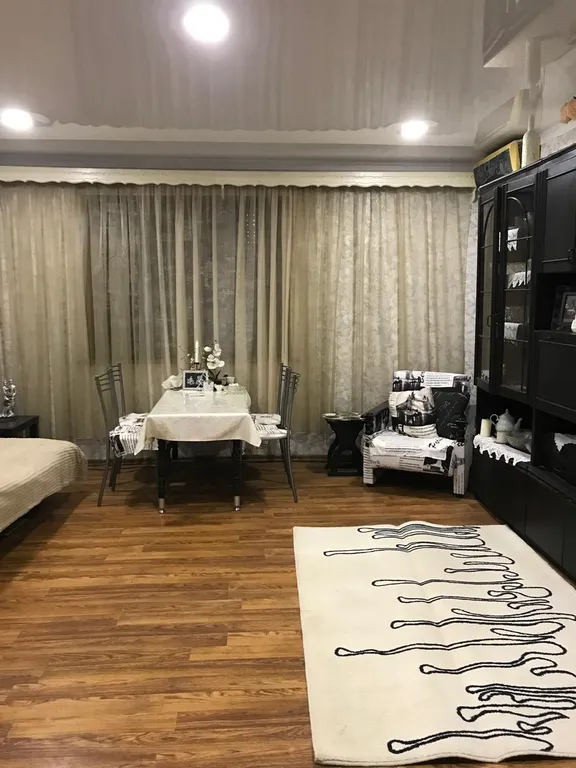 Комната в частном доме с большим двором