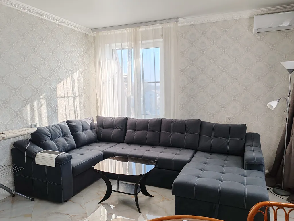 Шикарная огромная квартира с видом на море