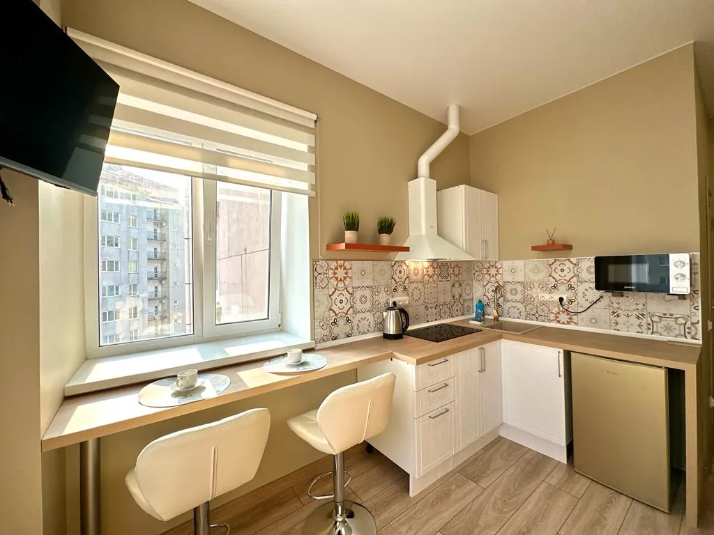 Апартамент с двумя окнами в топовой локации рядом с морем