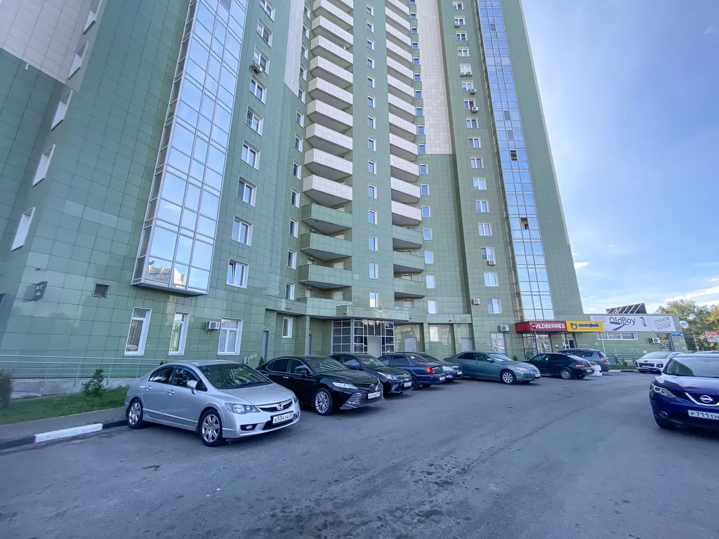 Двушка с камином и видом на реку у ТЦ Аквамолл