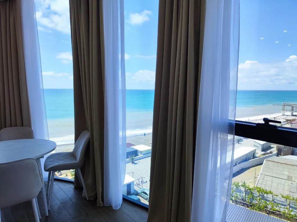 Современные апартаменты с панорамными окнами