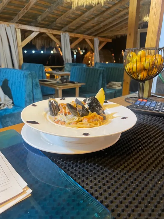 Атмосферные дома a-frame на берегу моря