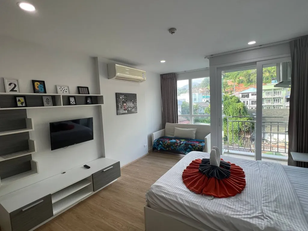 Ката, студия после ремонта с красивым видом на горы, 5 этаж