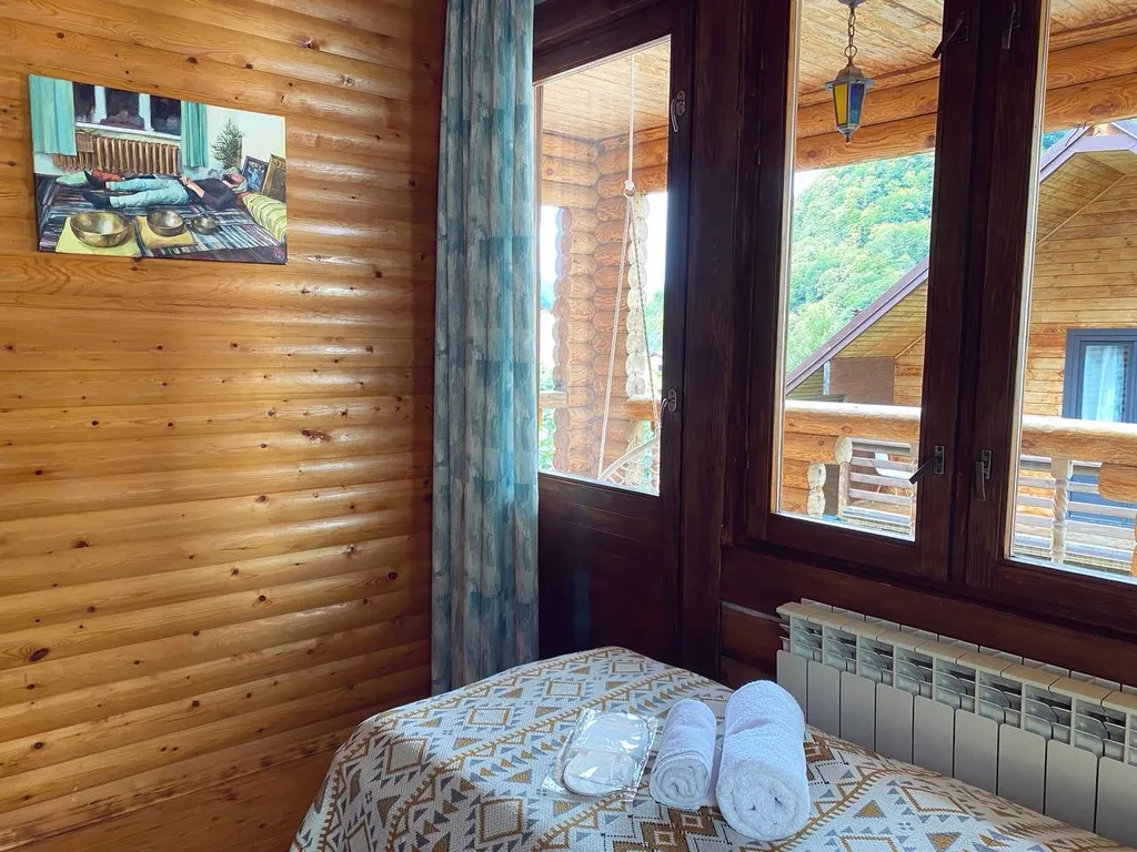 Аутентичный номер standard с балконом, видом на горы, с ванной, №4