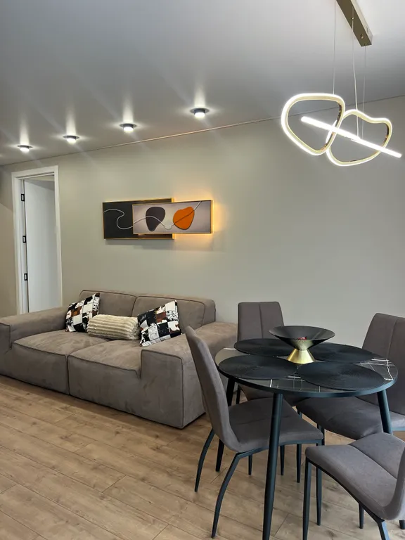 Комфортабельная трёхкомнатная квартира с шикарной территорией