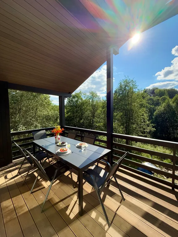 Семейный дом с панорамной сауной и камином