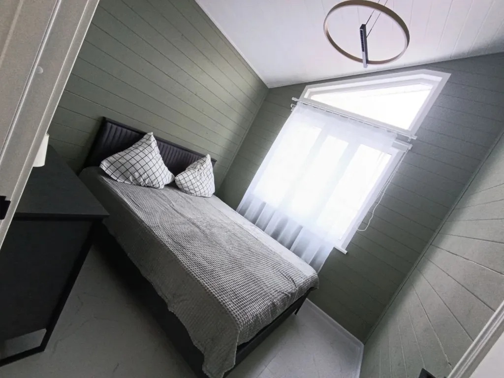 Дом в окружении леса