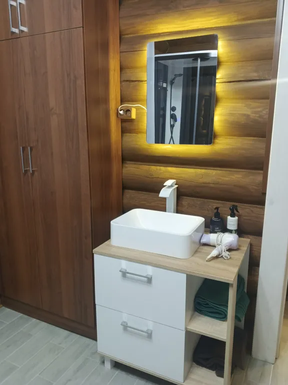 Уютный домик возле озера