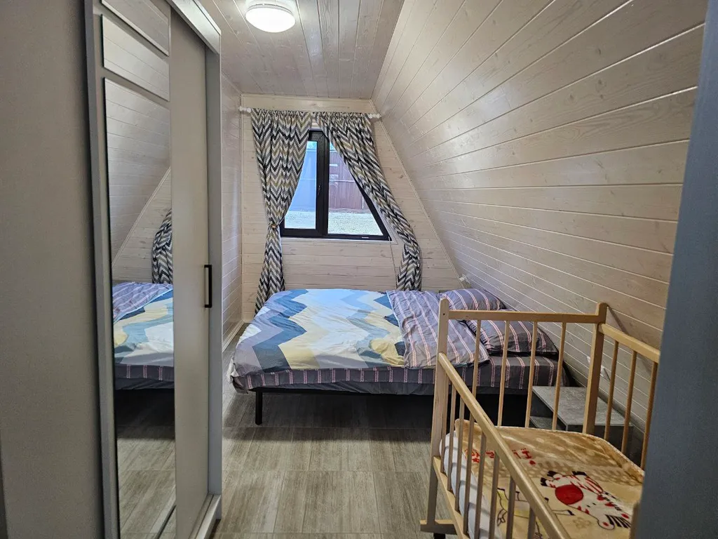 Шестиместный коттедж с изолированным участком 10 соток №2