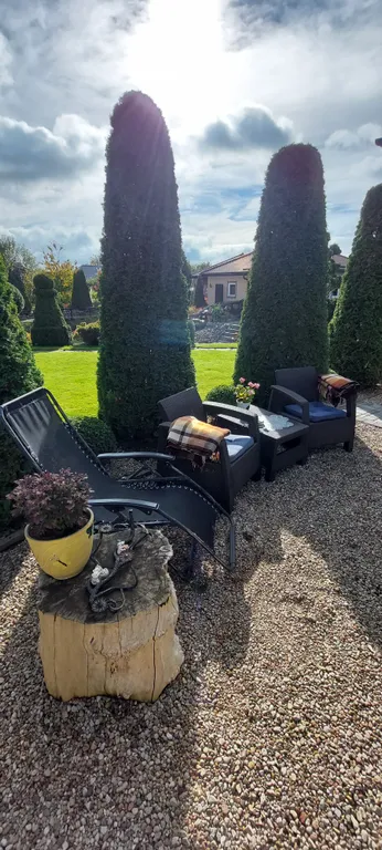 Уютный дом в черте города для комфортного отдыха в лесной местности