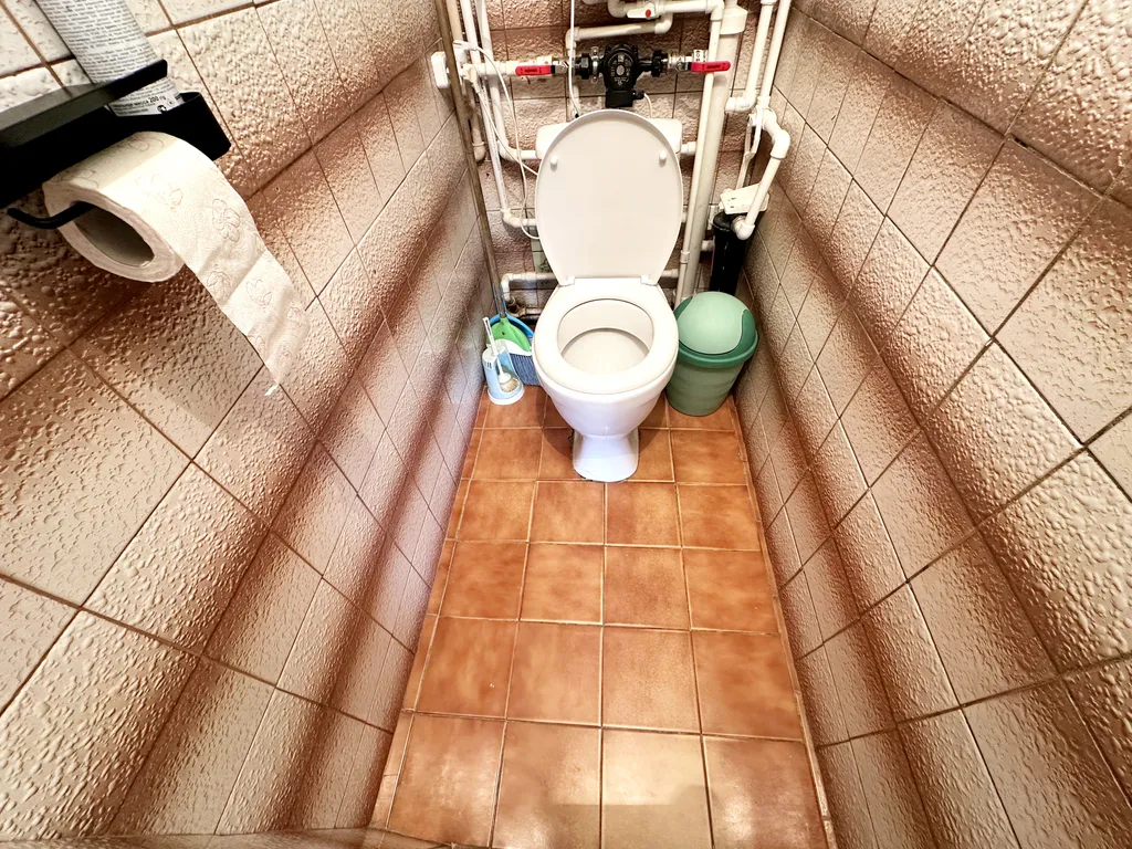 Уютная часть дома с просторным местом отдыха вблизи термальных вод