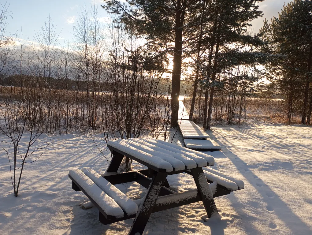 Домик у озера