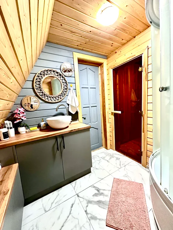 Треугольный домик под Минском с сауной и горячей купелью