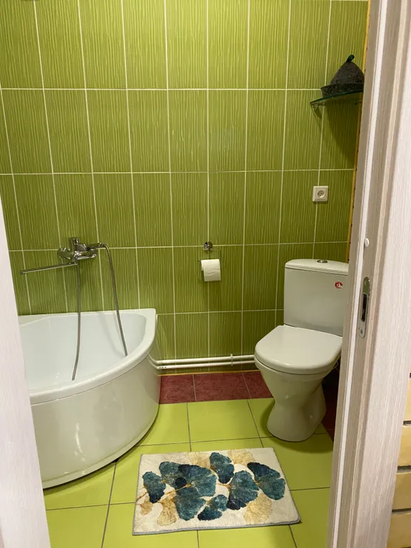 Домик в современном стиле у озера с бани и чаном