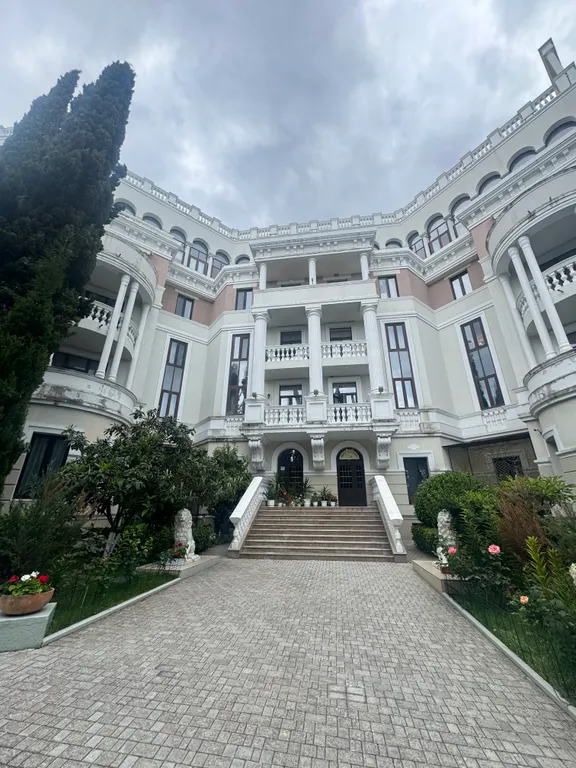 Императорские апартаменты с видом на море