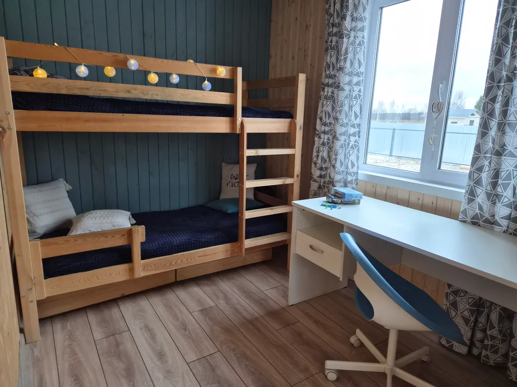 Дом на берегу леса