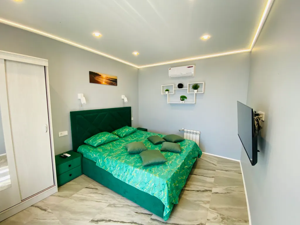 Трехэтажный коттедж с баней и бассейном