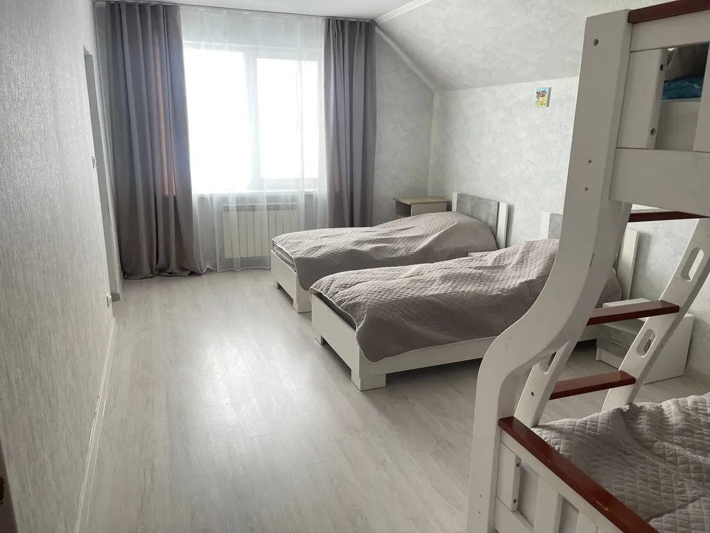 Уютный двухэтажный дом в черте города для отдыха и работы