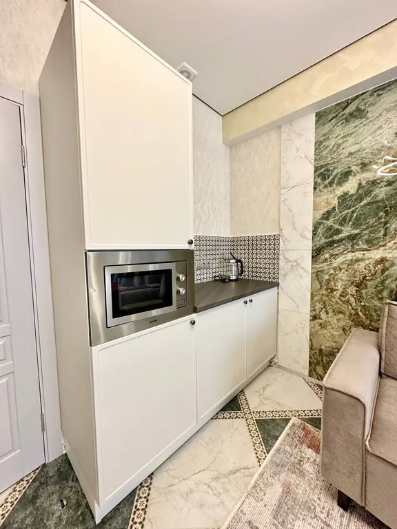 Дизайнерская студия в двух шагах от моря с бассейном